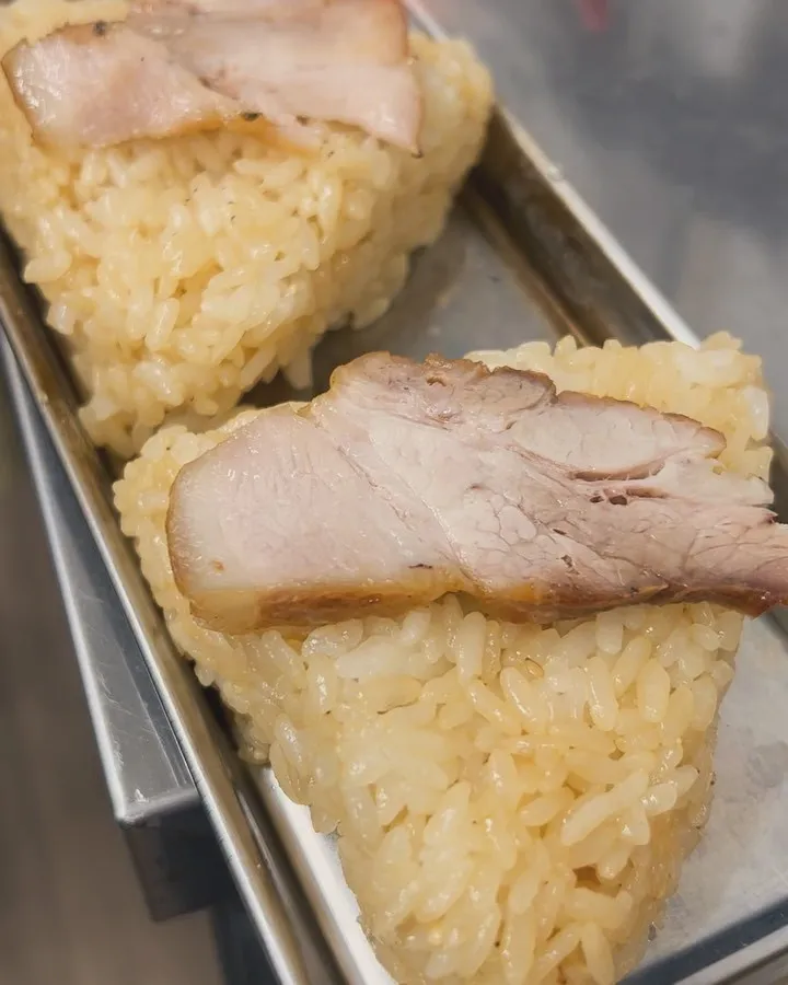 【限定おむすび】本日、こっそりで炙りチャー玉あります！！